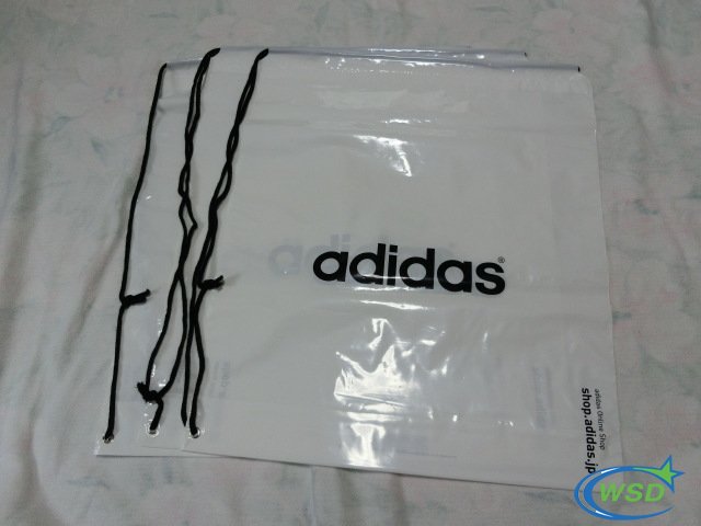 運動品(pin)牌塑料抽(chou)繩包裝袋(dai)