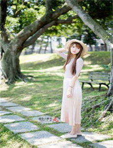《年轻的小峓子3普通话-小莹客厅激情46章至51章视频》
